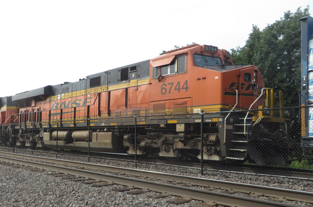 BNSF 6744